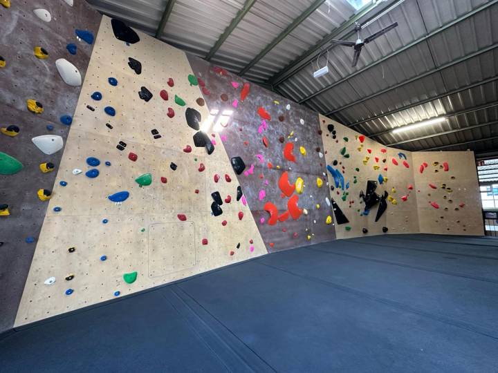 Platte auf der Empore Boulderhalle Kletterhalle Steil Karlsruhe