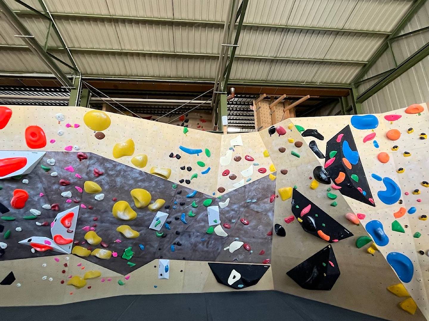Steil Bouldern Karlsruhe beste Boulderhalle neue Boulder zu Pfingsten langes Wochenende